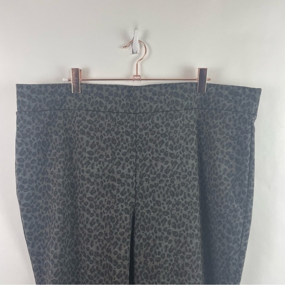 NYDJ Pull On Straight Leg Knit Pants Gray Leopard Print Soft & Stretchy Size 16 - Picture 2 of 14